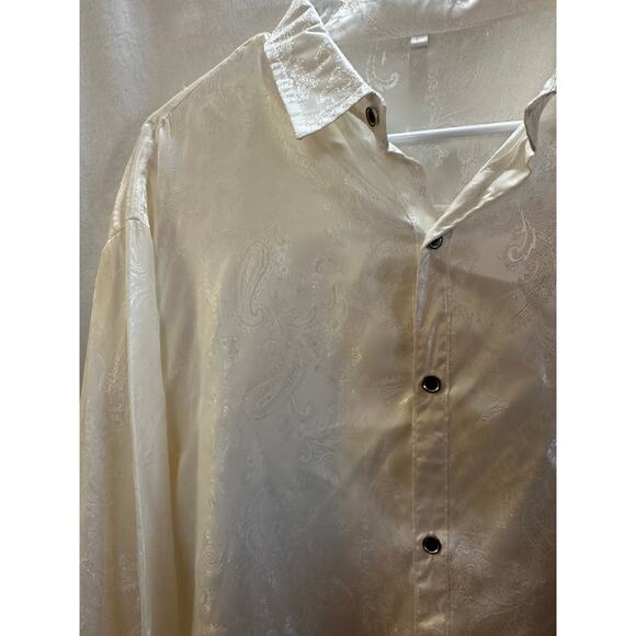 Unbranded Satin Jacquard Button-Down Blouse – Size Large - Picture 2 of 8